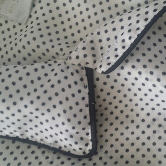 EUC -  Cute cream and black pokadot button front t - Picture 4 of 6